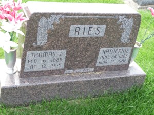 Thomas John Ries & his wife Katherine Theresa Konzen. Katherine was the daughter of Mathias Konzen & Katherine Schmitt and Thomas was the son of Michael Ries & Josephine Conrad.